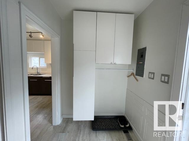 Photo 11 of 12338 91 St Nw, Edmonton AB
