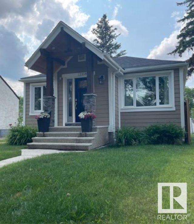 Photo 2 of 12338 91 St Nw, Edmonton AB