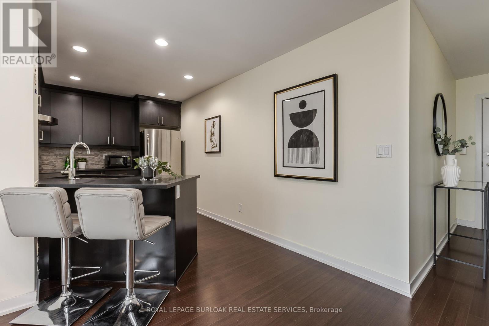 Photo 8 of 814 551 Maple Avenue, Burlington ON
