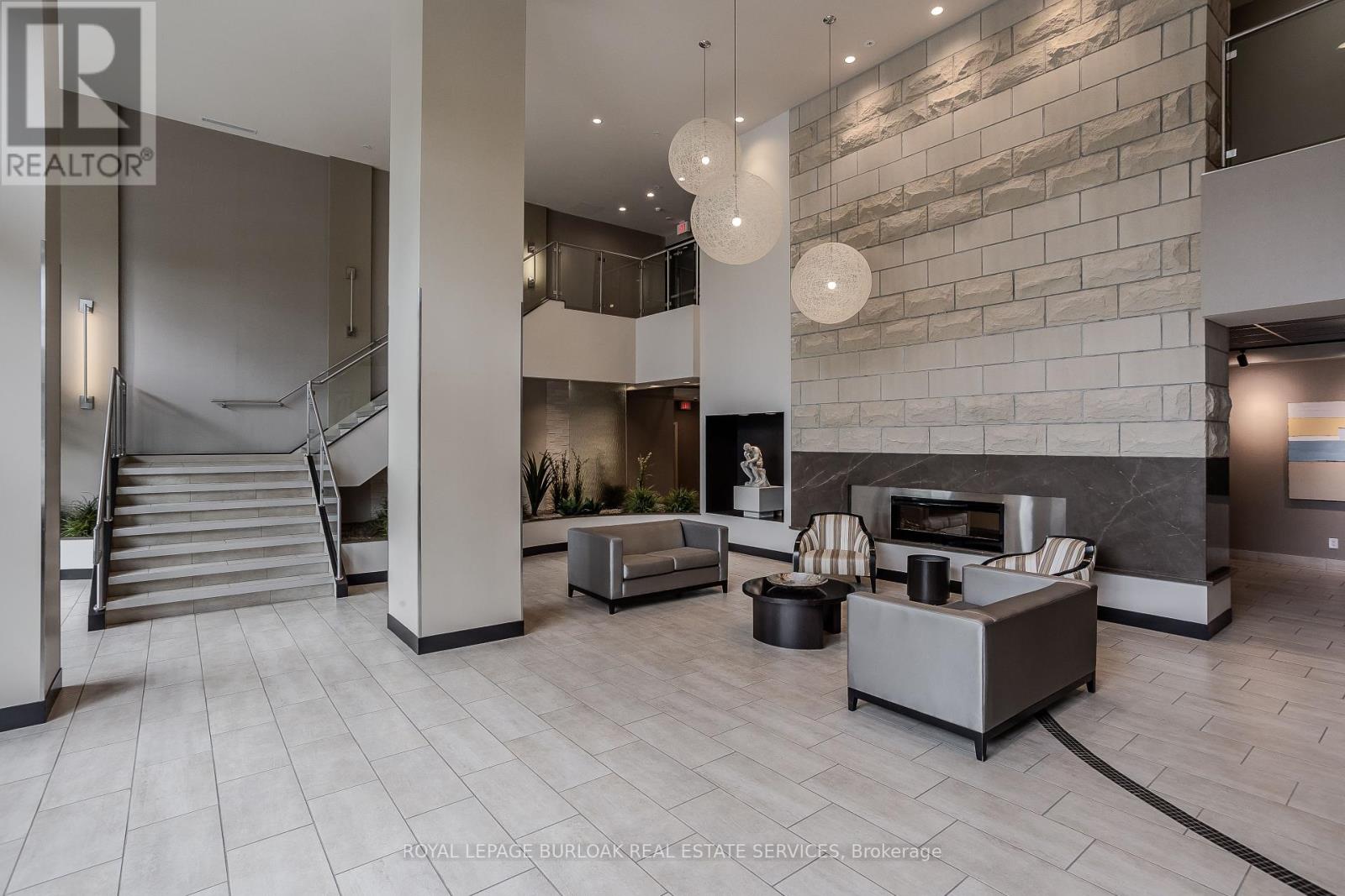 Photo 3 of 814 551 Maple Avenue, Burlington ON