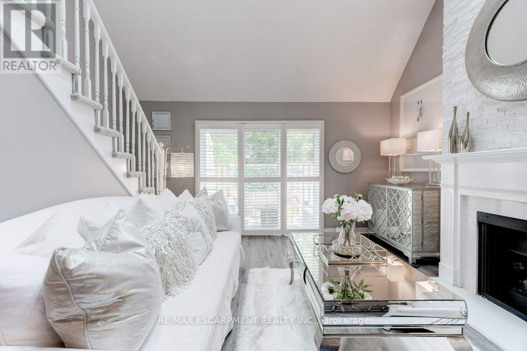Photo 31 of 11 1280 Maple Crossing Boulevard, Burlington ON