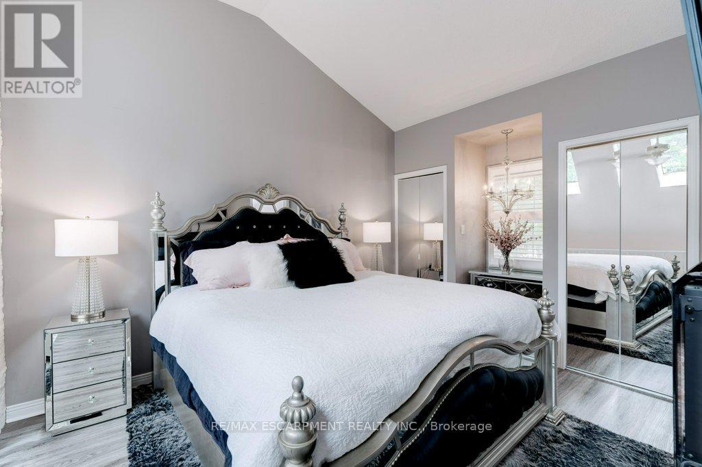 Photo 12 of 11 1280 Maple Crossing Boulevard, Burlington ON