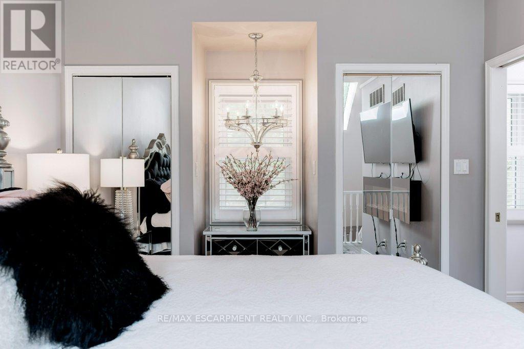 Photo 47 of 11 1280 Maple Crossing Boulevard, Burlington ON