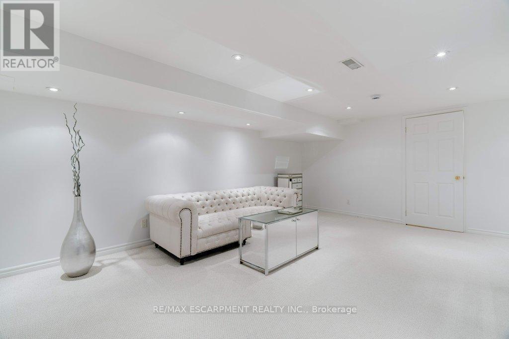 Photo 1 of 11 1280 Maple Crossing Boulevard, Burlington ON