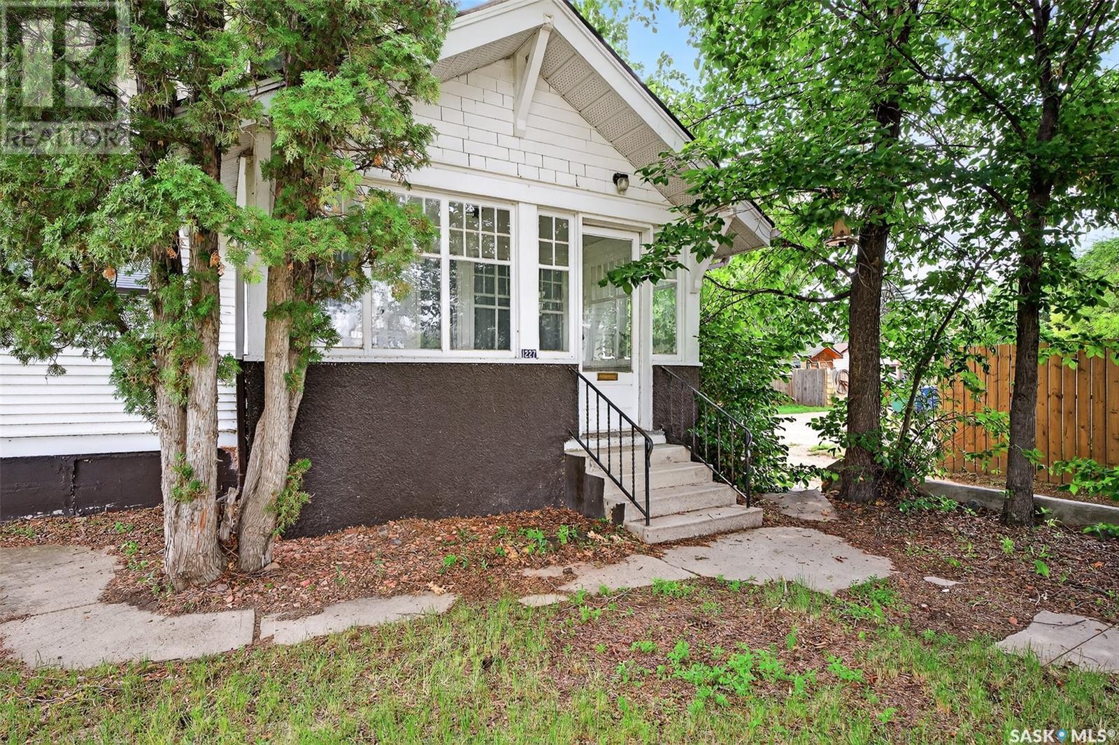 Photo 12 of 1227 1st Avenue Nw, Moose Jaw SK
