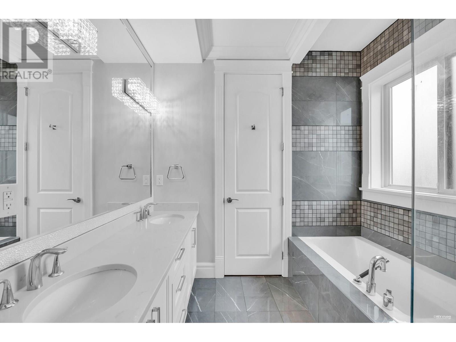 Photo 3 of 10720 Mortfield Road, Richmond BC