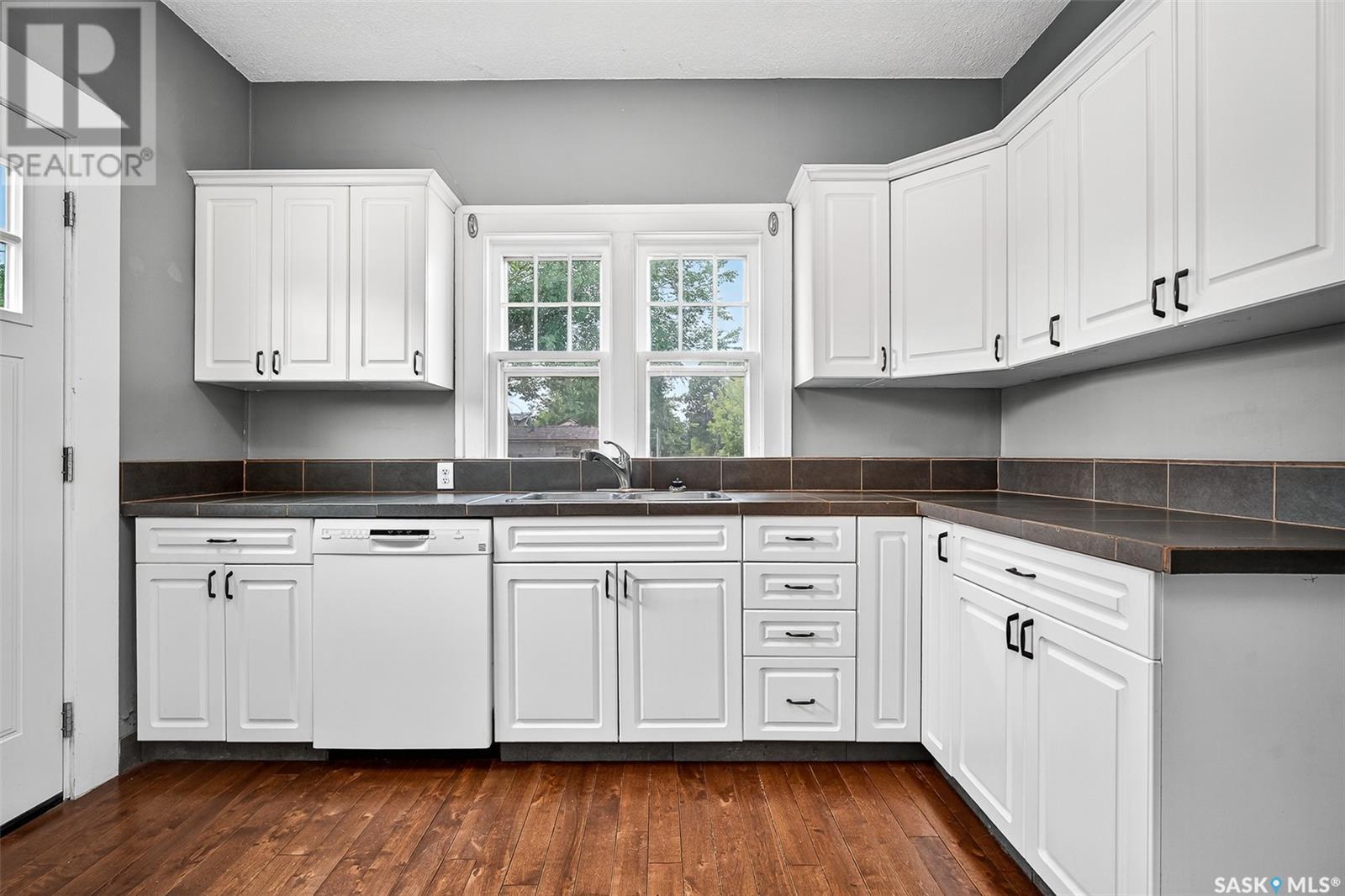 Photo 10 of 1227 1st Avenue Nw, Moose Jaw SK