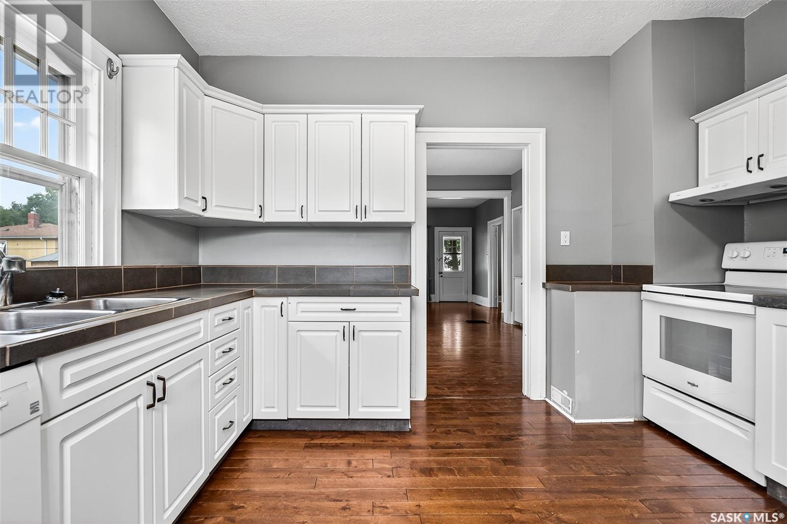 Photo 11 of 1227 1st Avenue Nw, Moose Jaw SK