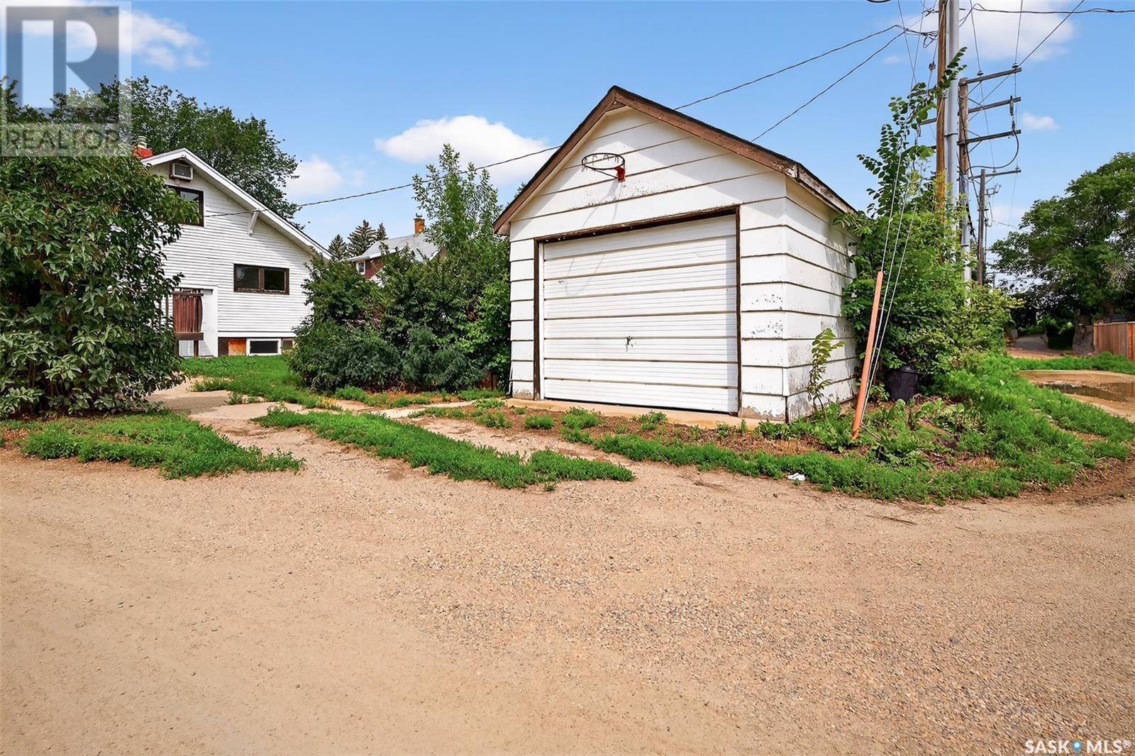 Photo 32 of 1227 1st Avenue Nw, Moose Jaw SK