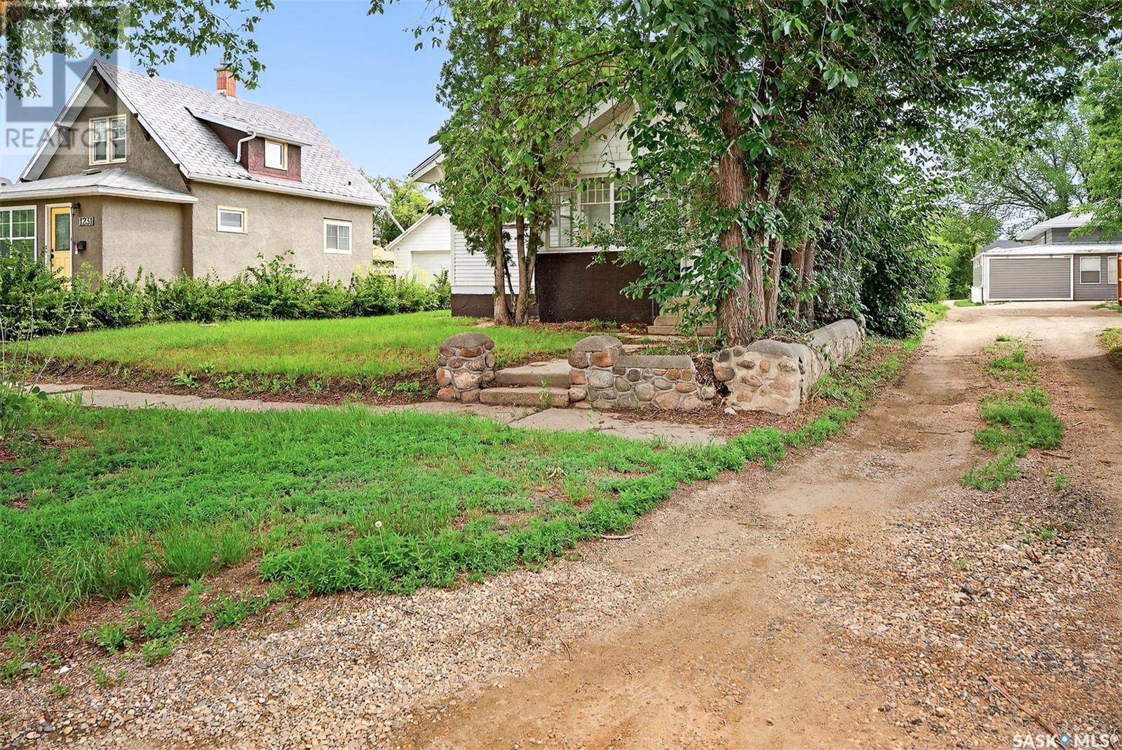 Photo 9 of 1227 1st Avenue Nw, Moose Jaw SK