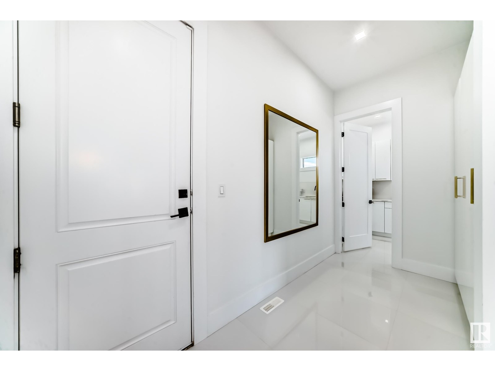 Photo 12 of 2747 Wheaton Dr Nw, Edmonton AB