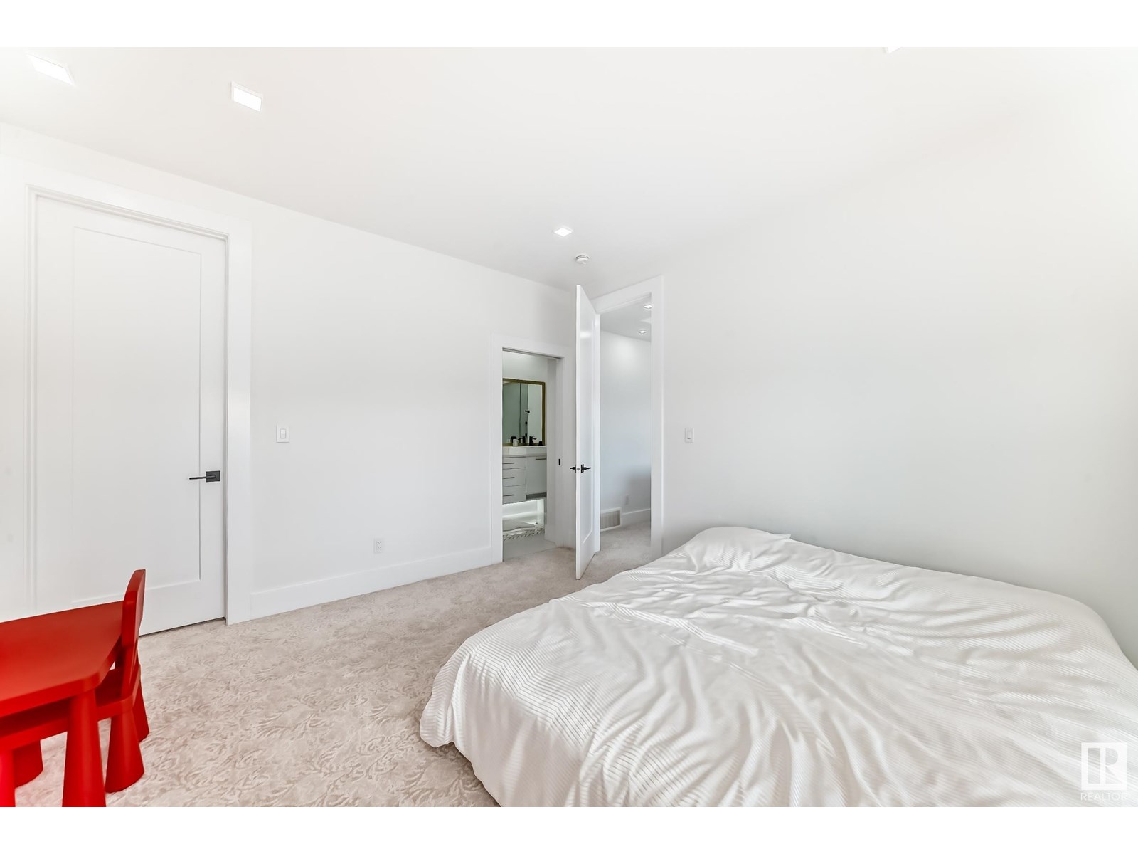Photo 14 of 2747 Wheaton Dr Nw, Edmonton AB