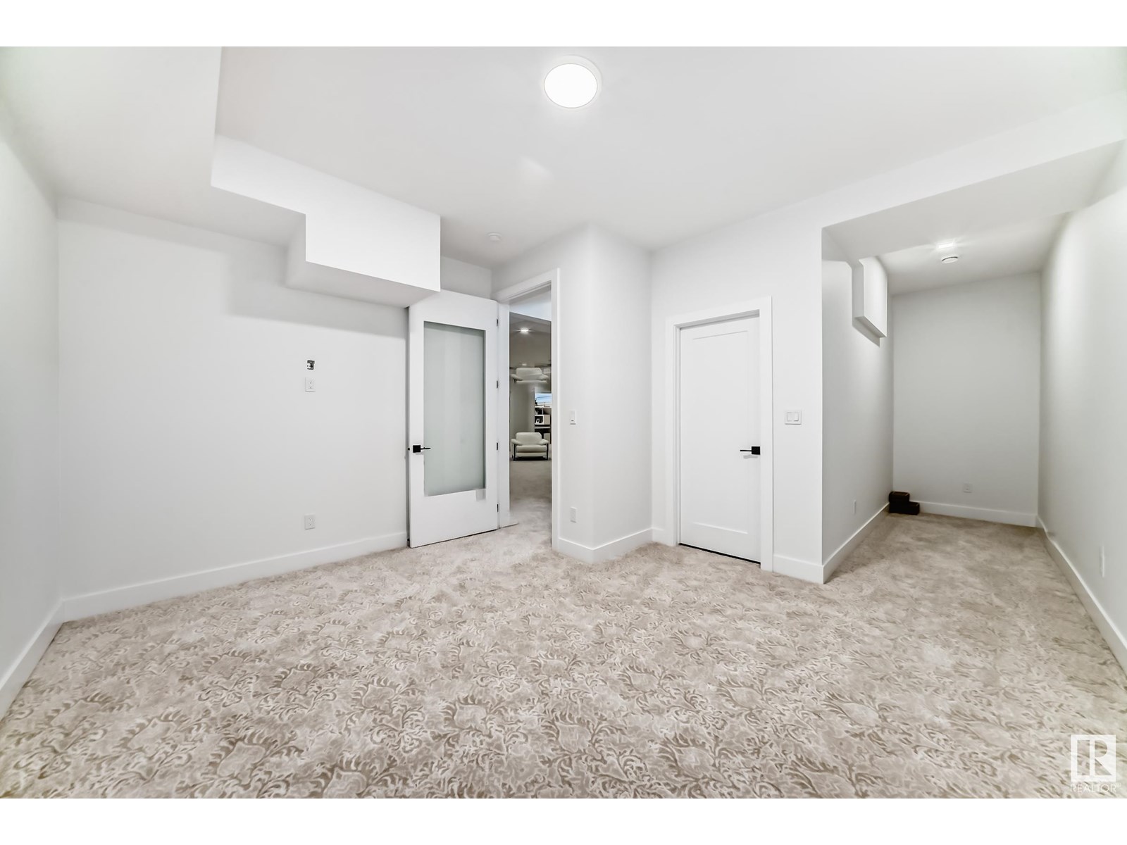 Photo 15 of 2747 Wheaton Dr Nw, Edmonton AB