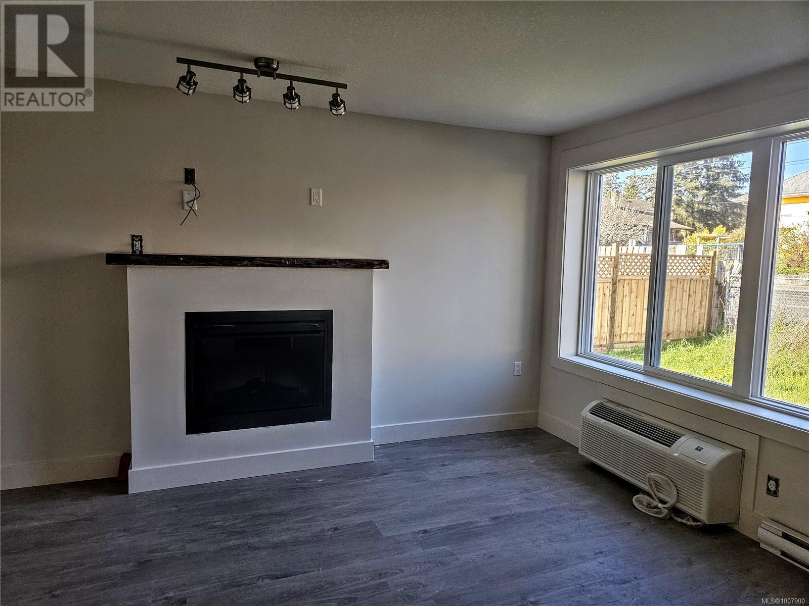 Photo 3 of 495 Nicol St, Nanaimo BC