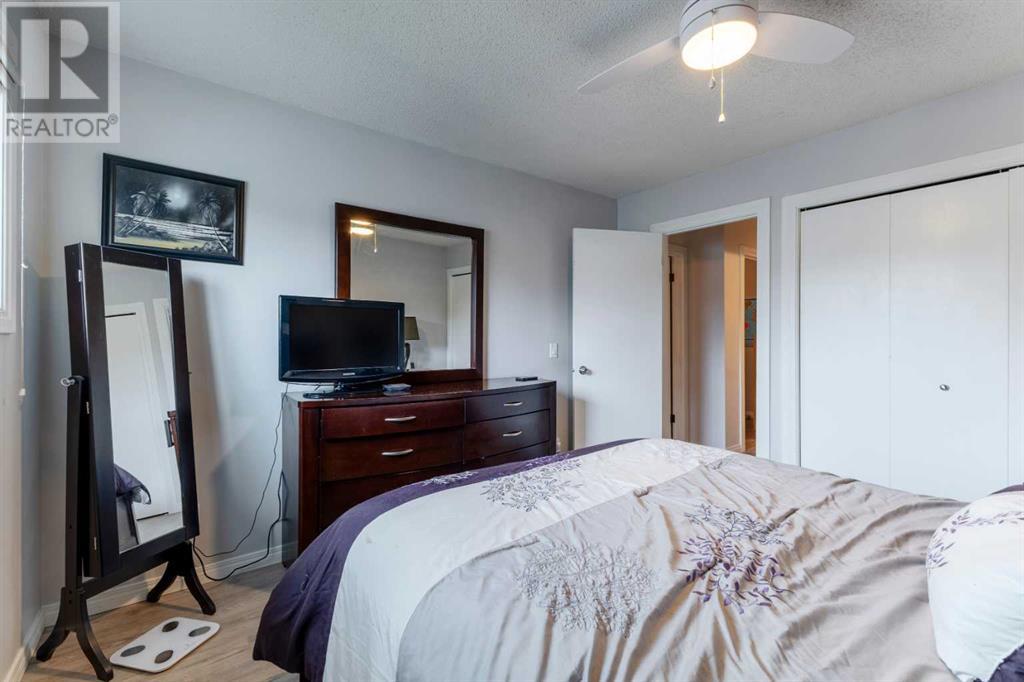 Single Family House 3 Level for Sale in  Laguna Close NE Monterey Park Calgary 