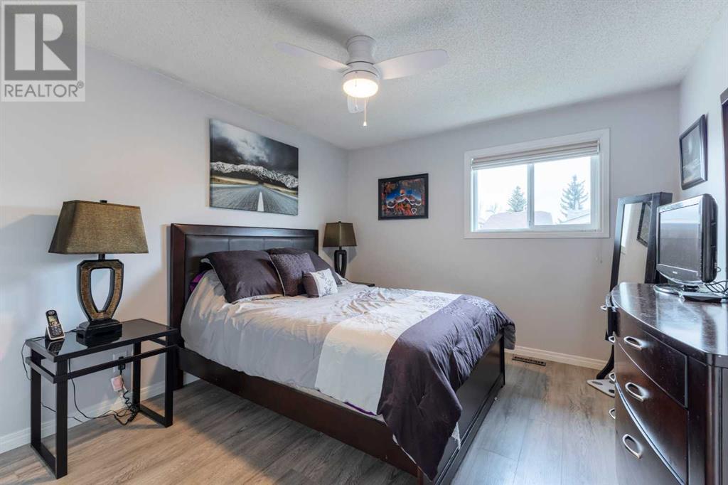 Single Family House 3 Level for Sale in  Laguna Close NE Monterey Park Calgary 