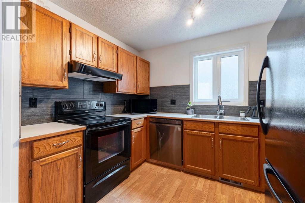 Single Family House 3 Level for Sale in  Laguna Close NE Monterey Park Calgary 