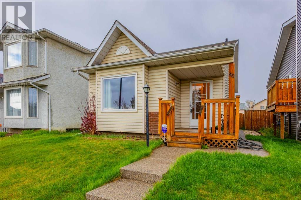 Single Family House 3 Level for Sale in  Laguna Close NE Monterey Park Calgary 