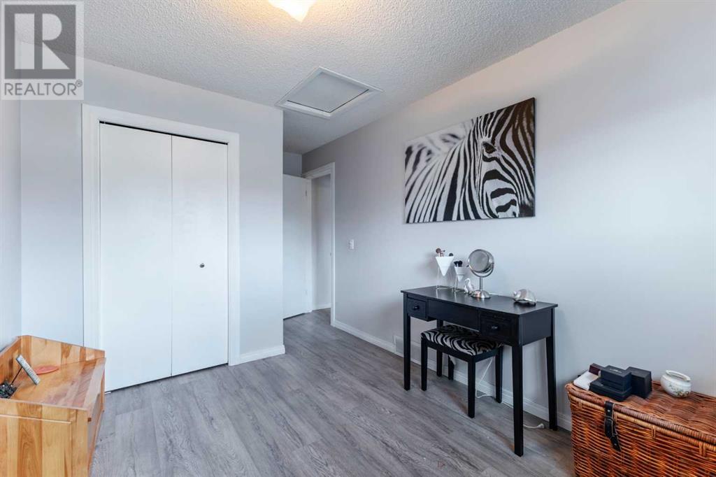 Single Family House 3 Level for Sale in  Laguna Close NE Monterey Park Calgary 