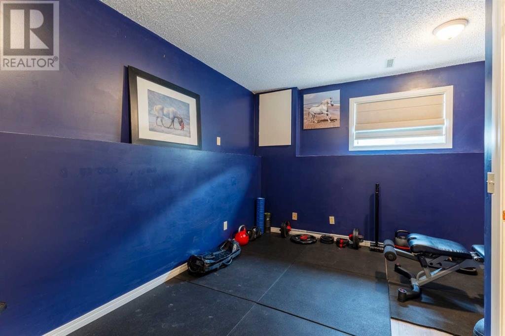 Single Family House 3 Level for Sale in  Laguna Close NE Monterey Park Calgary 