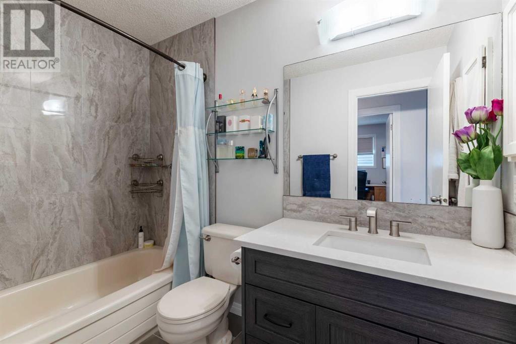 Single Family House 3 Level for Sale in  Laguna Close NE Monterey Park Calgary 