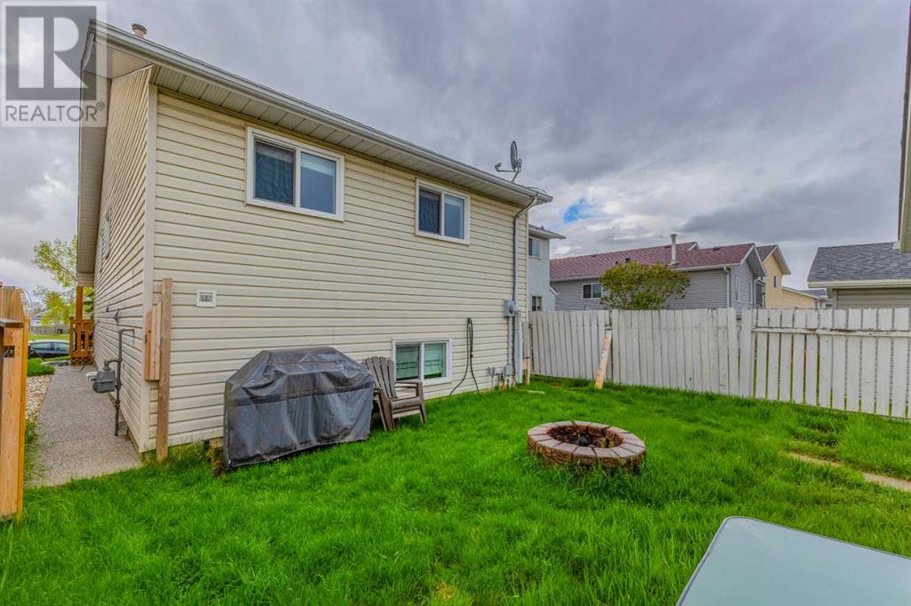 Single Family House 3 Level for Sale in  Laguna Close NE Monterey Park Calgary 