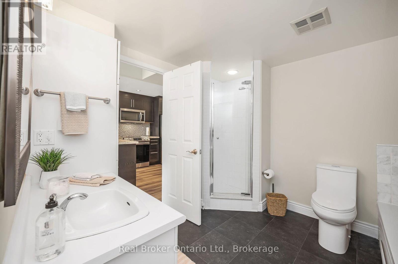 Photo 33 of 406 415 Locust Street, Burlington ON