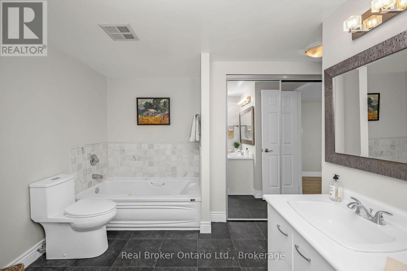 Photo 35 of 406 415 Locust Street, Burlington ON