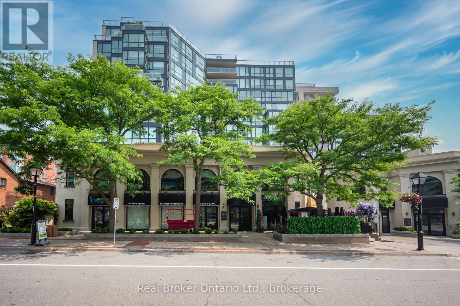 Photo 3 of 406 415 Locust Street, Burlington ON