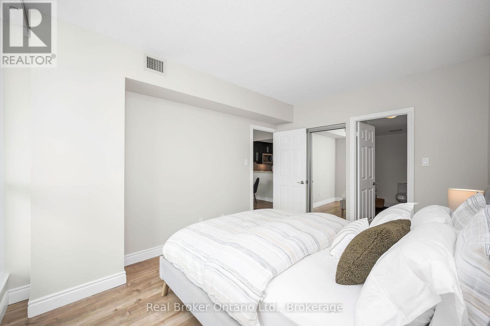 Photo 32 of 406 415 Locust Street, Burlington ON