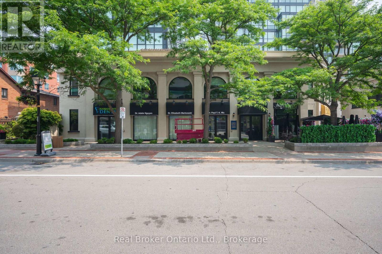 Photo 6 of 406 415 Locust Street, Burlington ON