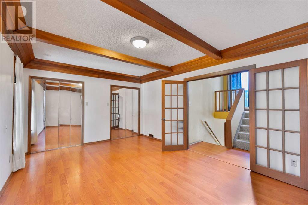 Single Family House 4 Level for Sale in   Street NW Parkdale Calgary 