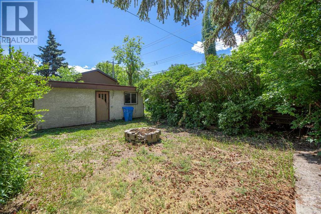 Single Family House 4 Level for Sale in   Street NW Parkdale Calgary 