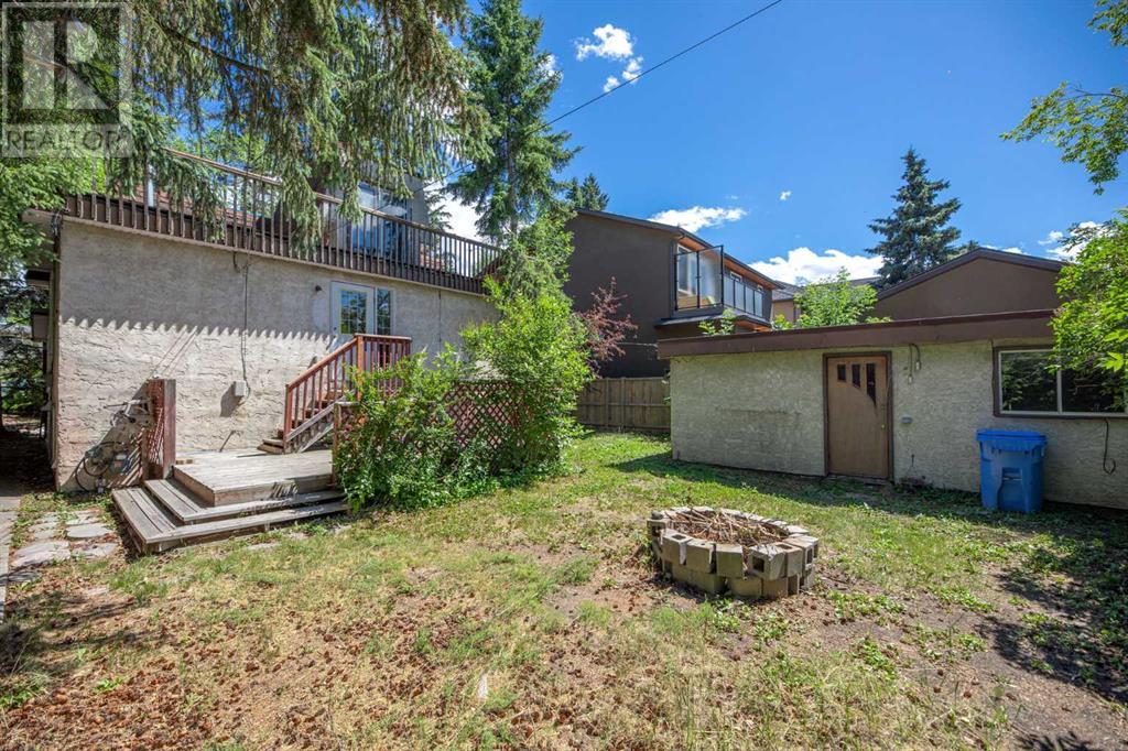 Single Family House 4 Level for Sale in   Street NW Parkdale Calgary 