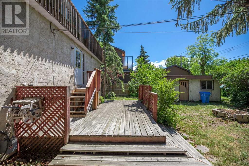 Single Family House 4 Level for Sale in   Street NW Parkdale Calgary 