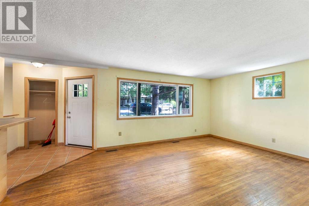 Single Family House 4 Level for Sale in   Street NW Parkdale Calgary 