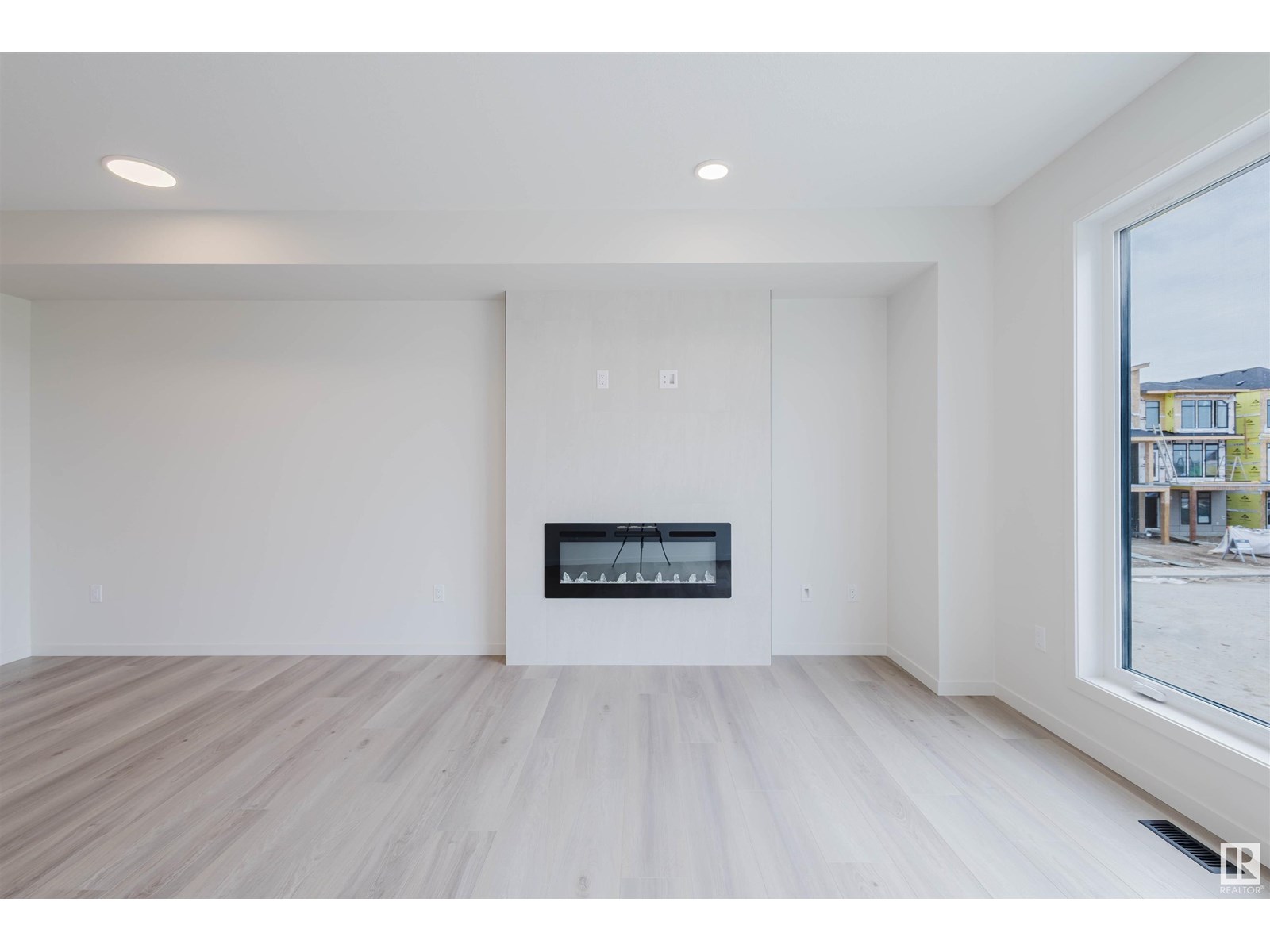 Photo 10 of 3260 Keswick Wy Sw, Edmonton AB