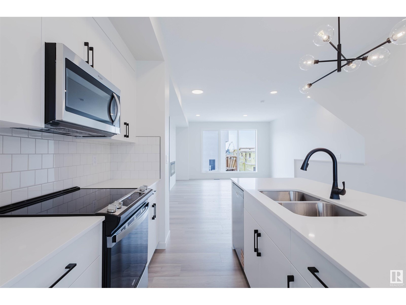 Photo 16 of 3260 Keswick Wy Sw, Edmonton AB