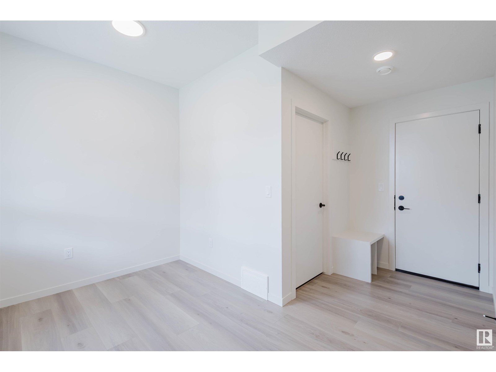 Photo 5 of 3260 Keswick Wy Sw, Edmonton AB