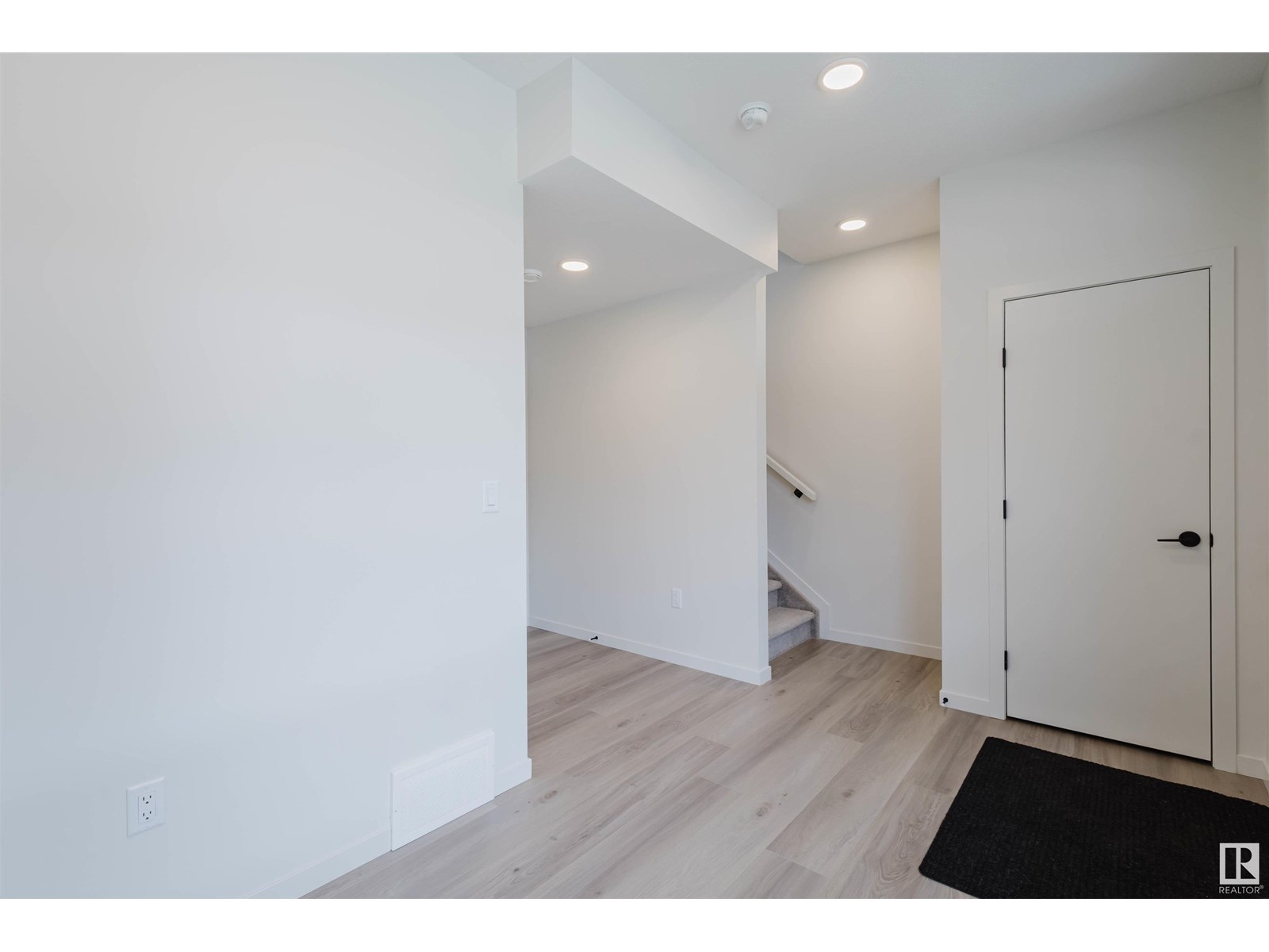 Photo 6 of 3260 Keswick Wy Sw, Edmonton AB
