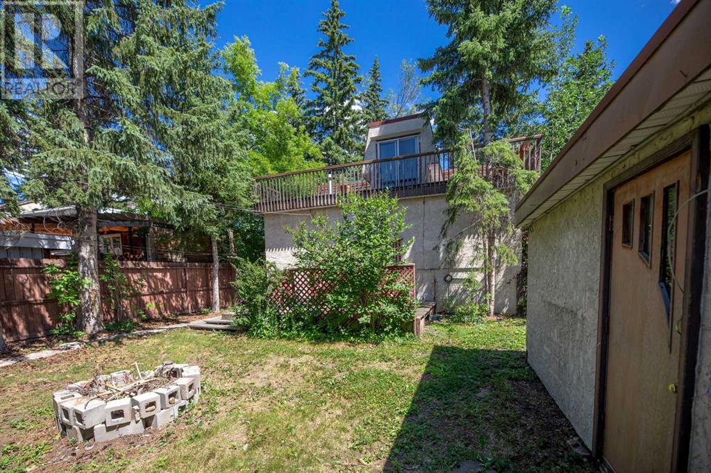 Single Family House 4 Level for Sale in   Street NW Parkdale Calgary 