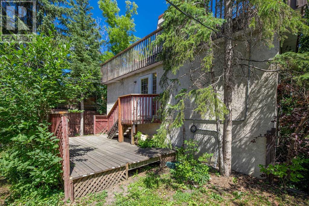 Single Family House 4 Level for Sale in   Street NW Parkdale Calgary 