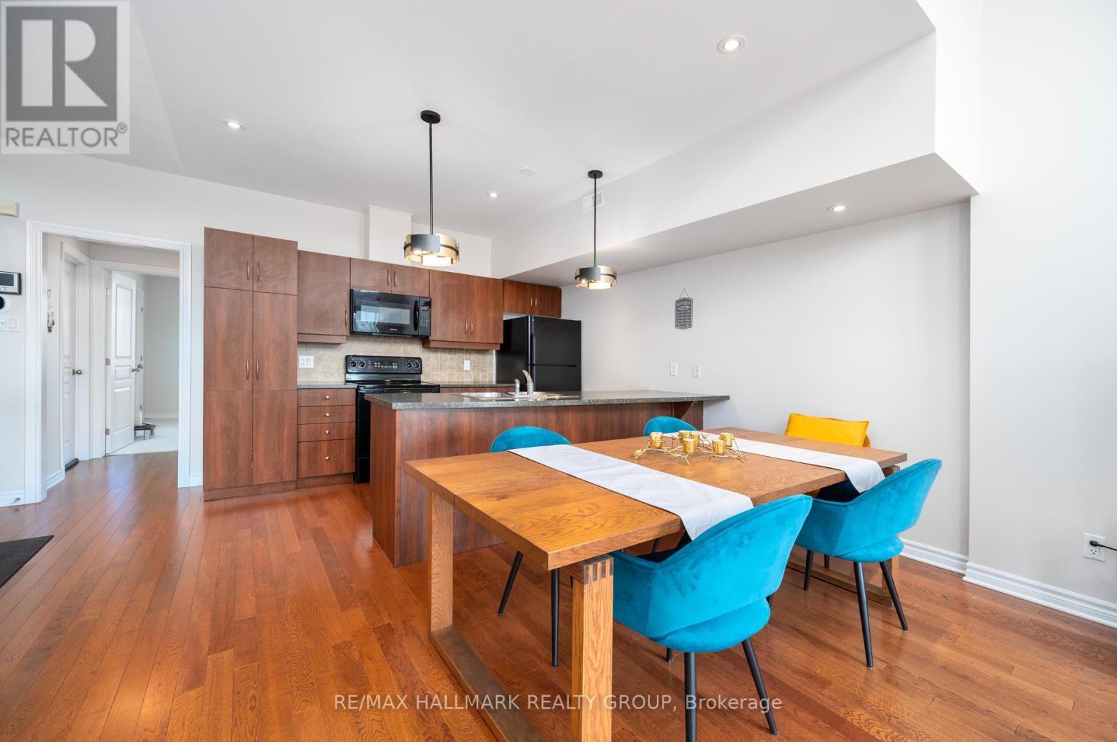 Photo 12 of 39 39 Hawkstone Gate, Ottawa ON