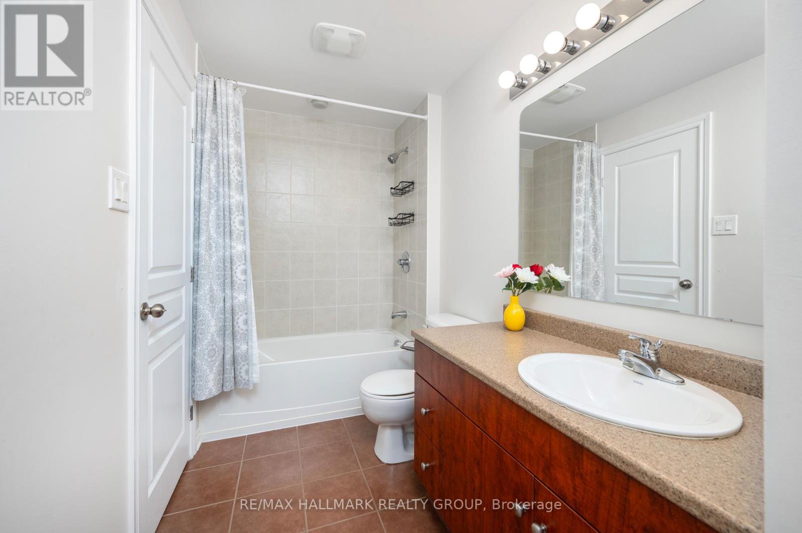 Photo 18 of 39 39 Hawkstone Gate, Ottawa ON