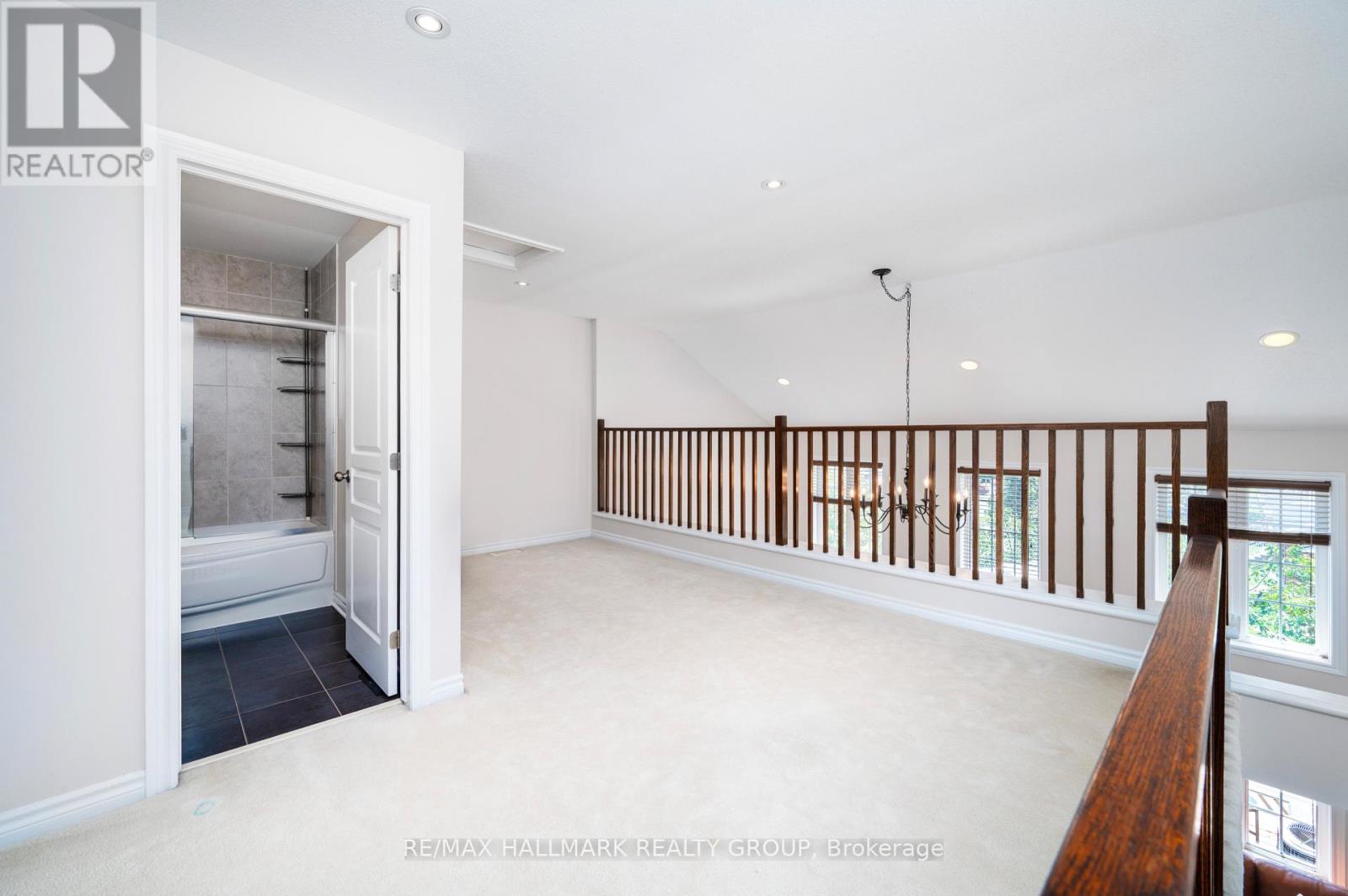 Photo 20 of 39 39 Hawkstone Gate, Ottawa ON