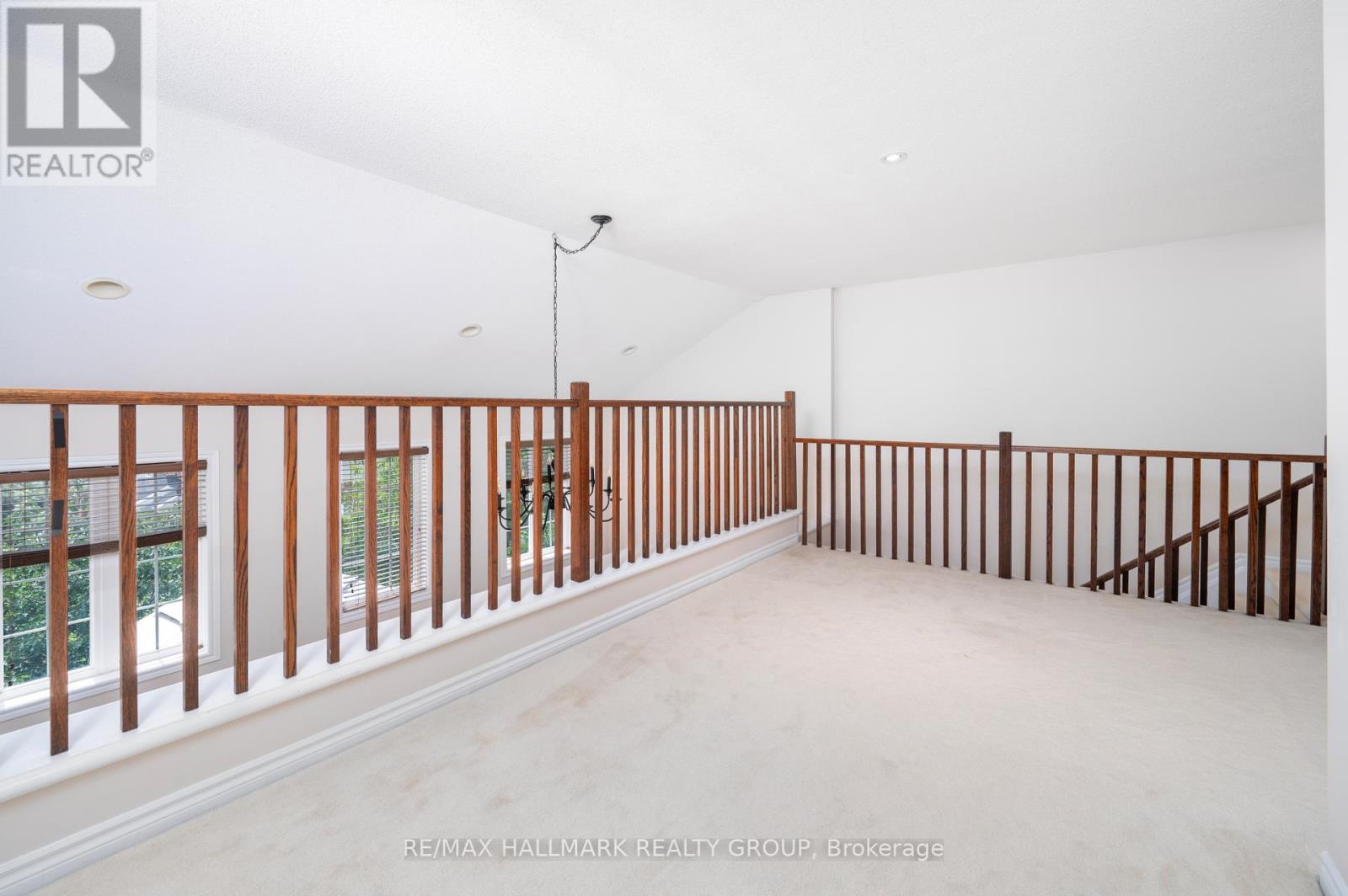 Photo 23 of 39 39 Hawkstone Gate, Ottawa ON