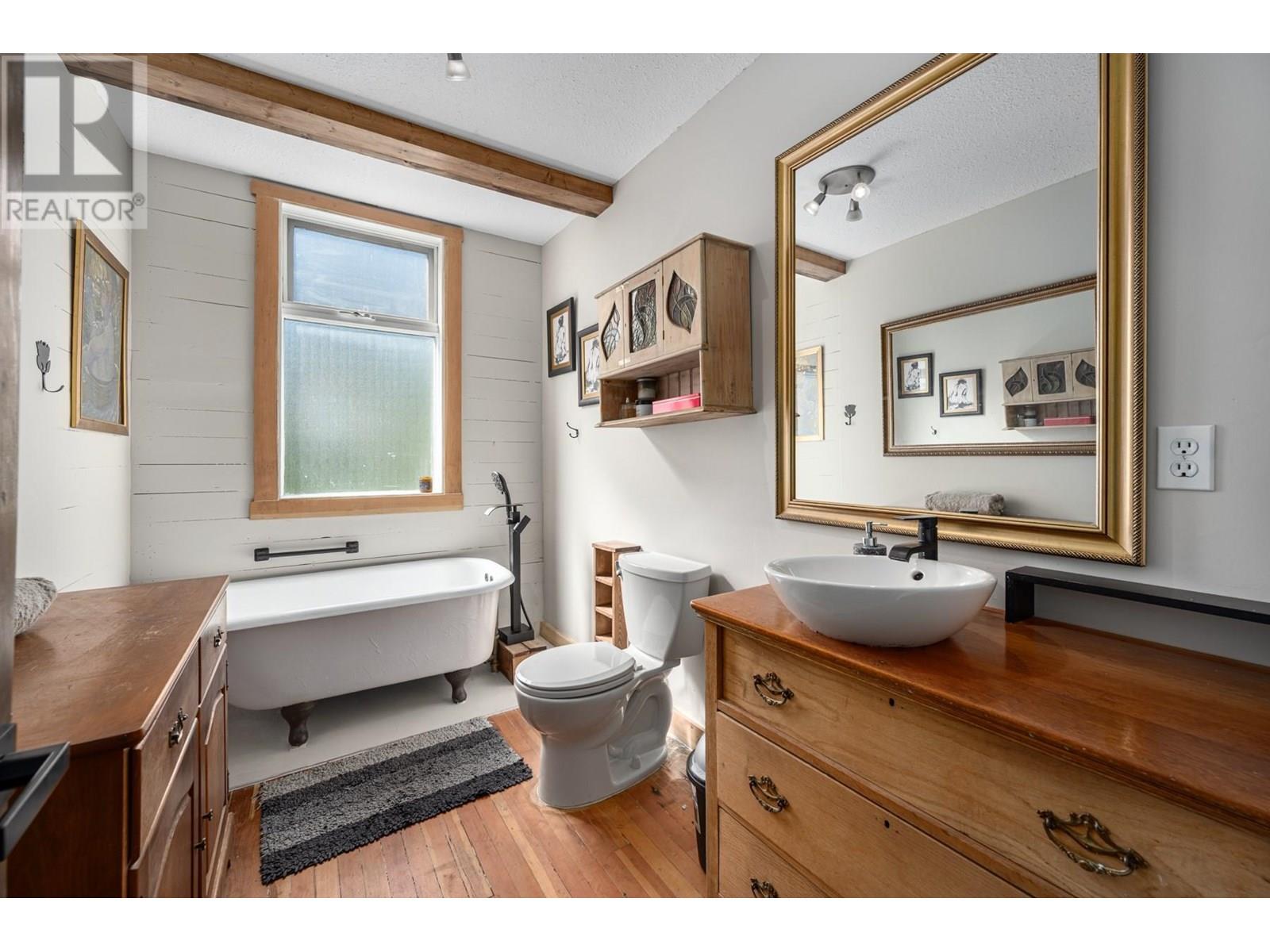 36 14th Avenue, Lillooet