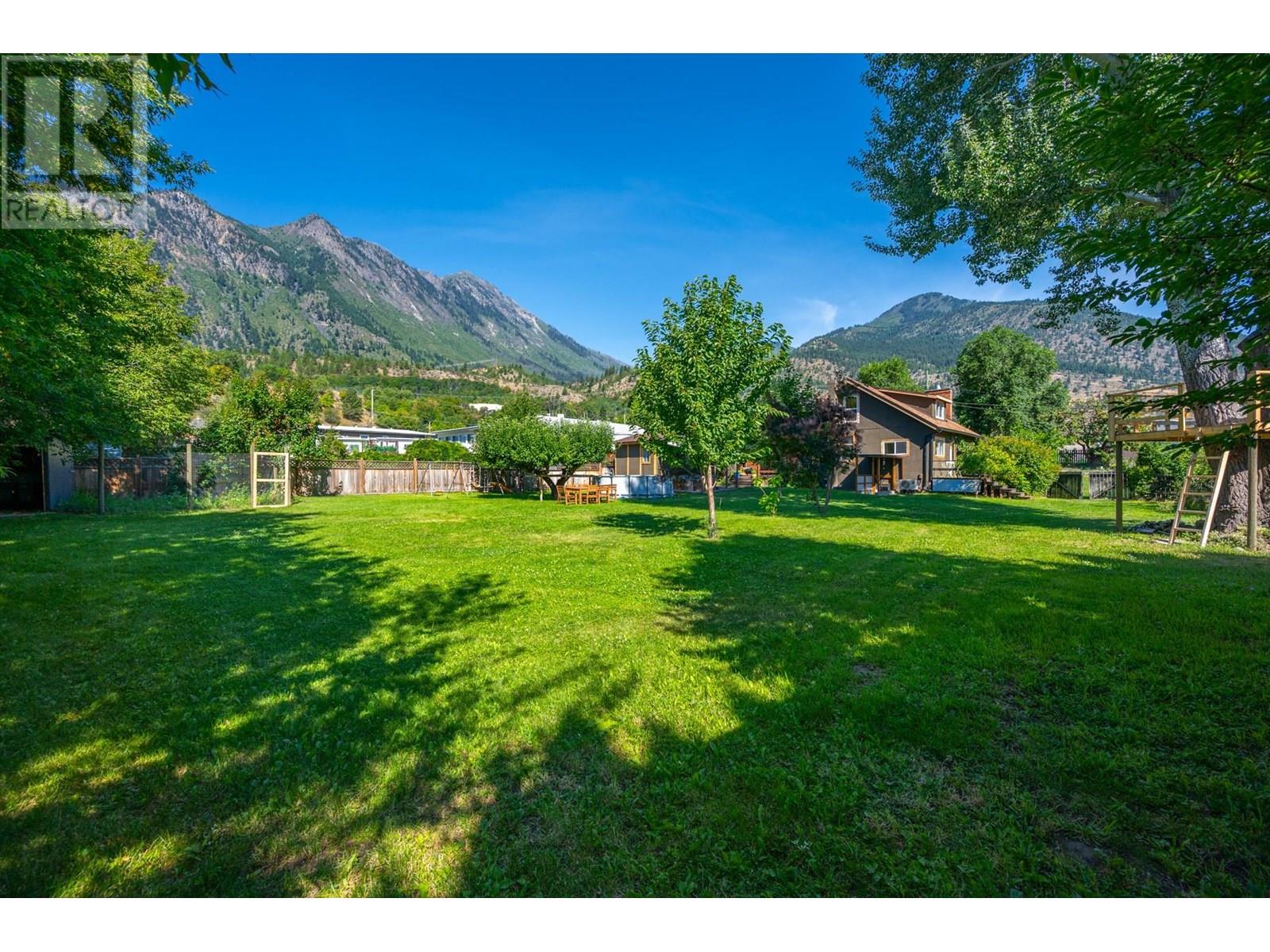 36 14th Avenue, Lillooet