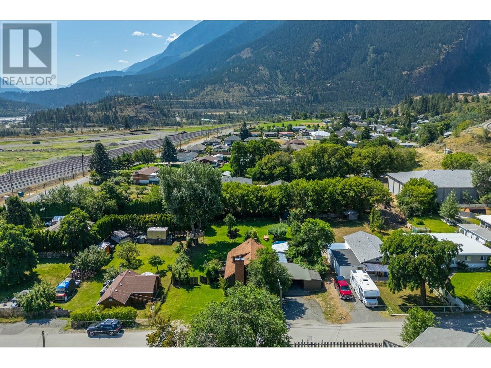 36 14th Avenue, Lillooet
