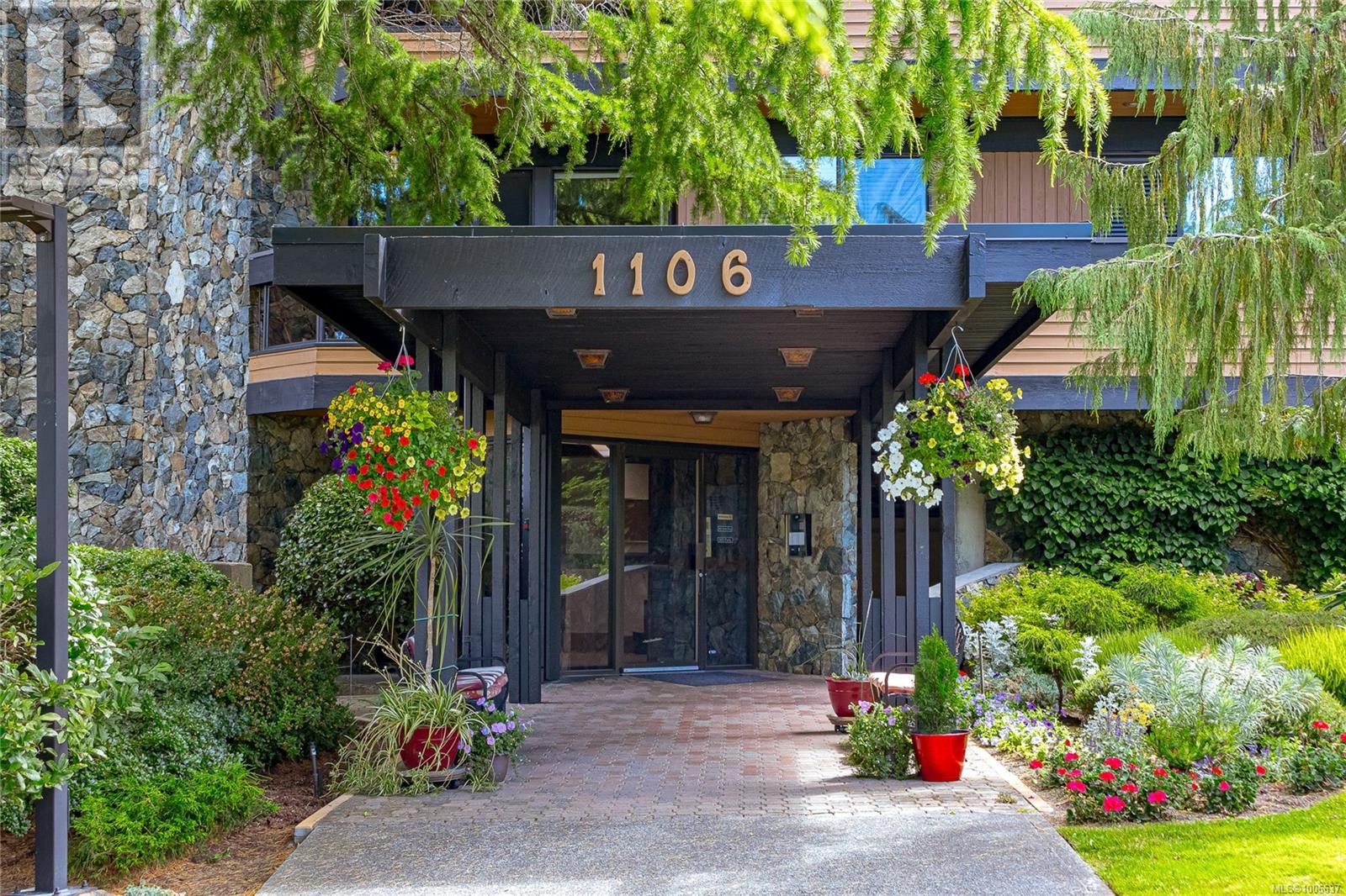 304 1106 Glenora Pl, Saanich